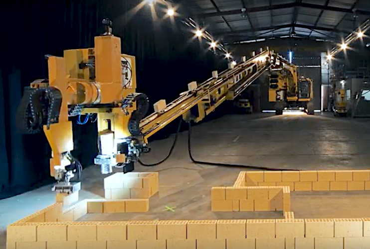 roboty od firmy Fastbrick Robotics do układania cegły