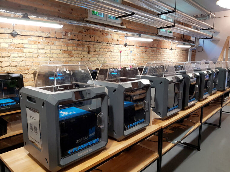 park maszyn z drukarkami 3d w Sygnis New Technologies